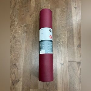 MANDUKA PRO™ YOGA MAT 6MM In Verve {Red}